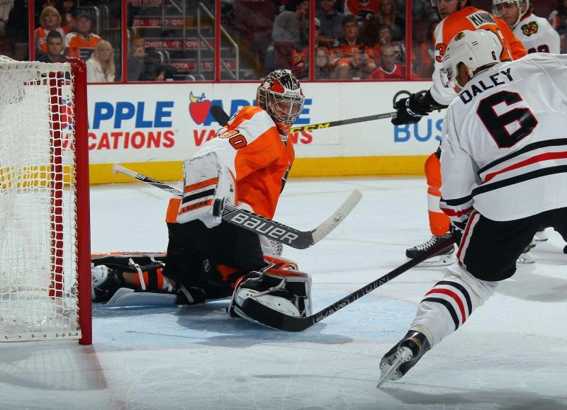 Flyers G Neuvirth stops 30 shots in 3-0 win over Chicago