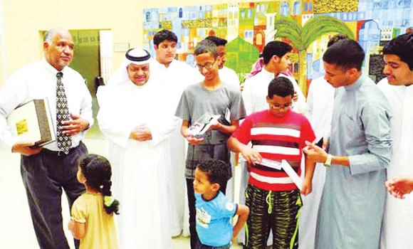 US teen clockmaker impresses students in Jeddah school