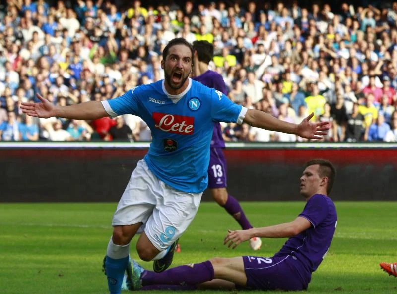 Higuain sinks Serie A leader Fiorentina