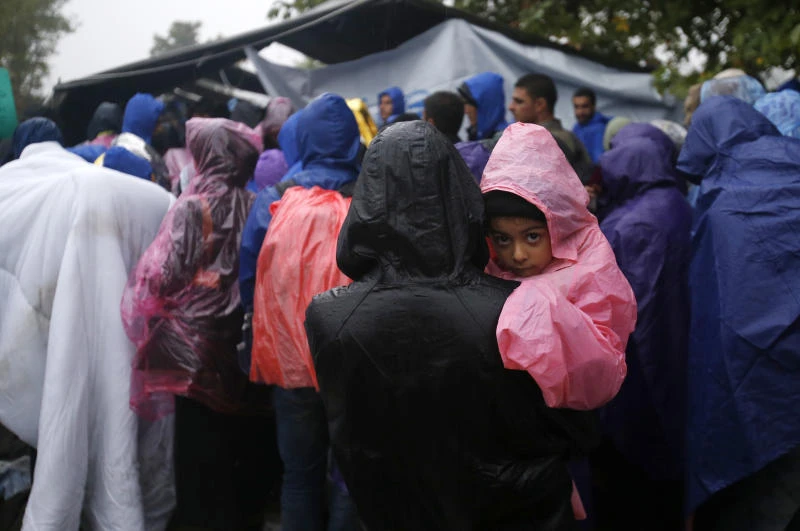 Thousands stranded on borders of new European migrant route