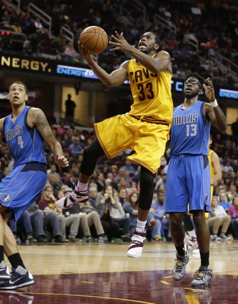Cavs down Mavs 103-97 to avoid winless preseason