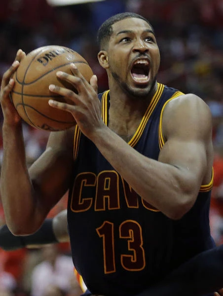 Thompson agrees to new contract with Cavaliers