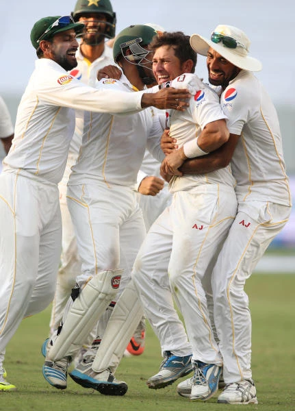 Pakistan overcomes England in nail-biting finish