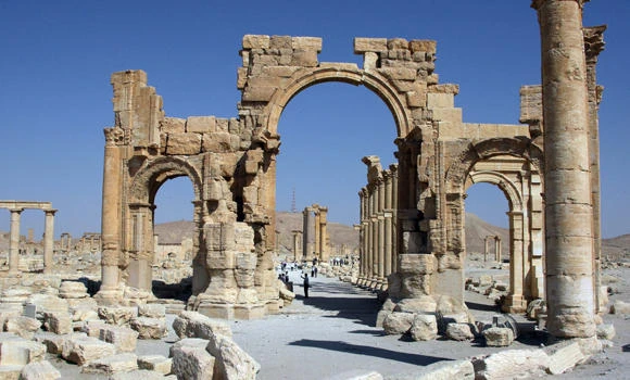 Daesh extremists tie captives to Palmyra columns, blow them up