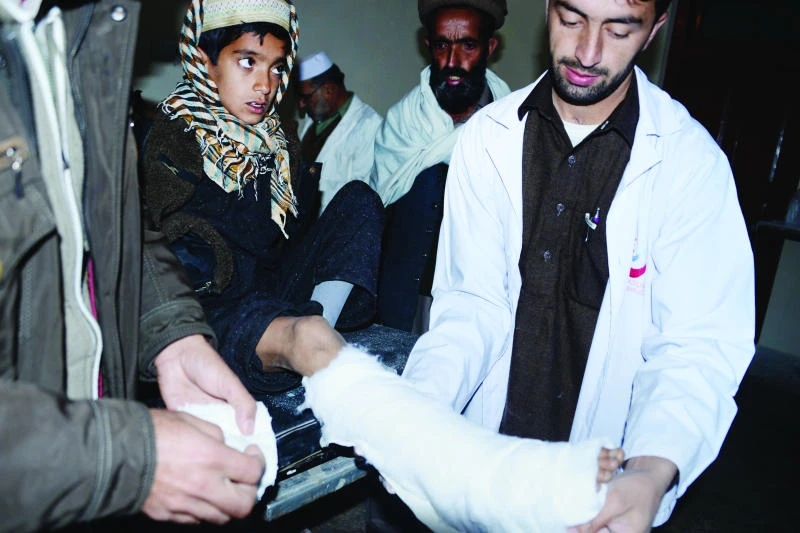 Rescuers struggle to reach quake survivors