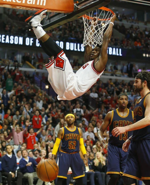 Bulls brush aside LeBron and Cavs in opener