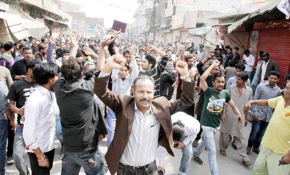 Pakistan court indicts 20 Christians over lynching of Muslims