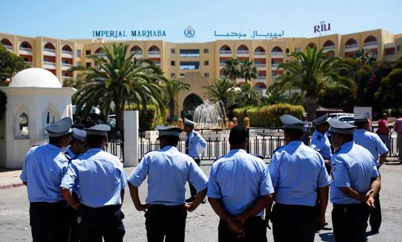 Tunisia gunman buried amid strict security