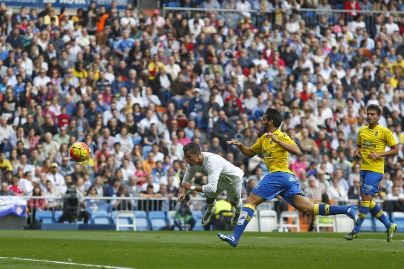 Ronaldo helps Real to pull clear of Barca at the top