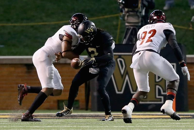 Louisville forces 5 turnovers in 20-19 win over Wake Forest