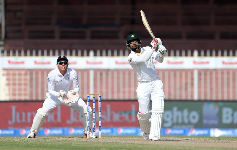 Hafeez leads Pakistan’s fightback in final Test