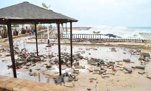 Aid from neighbors reaches Yemen as cyclone eases