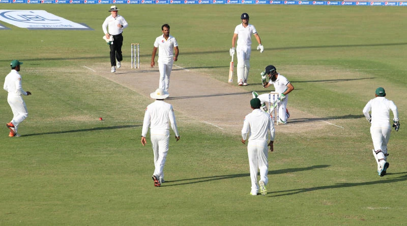 Pakistan holds edge as England seeks series-leveling win