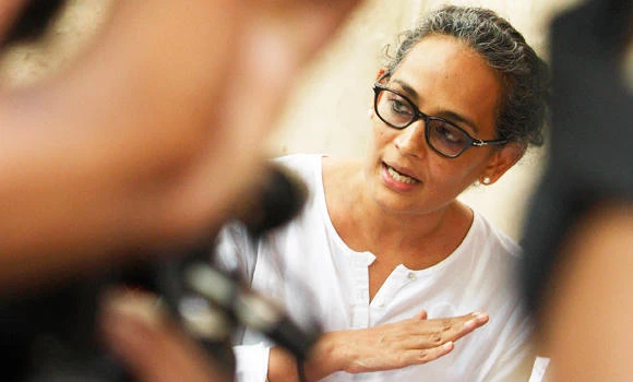 Arundhati Roy returns award over growing intolerance in India