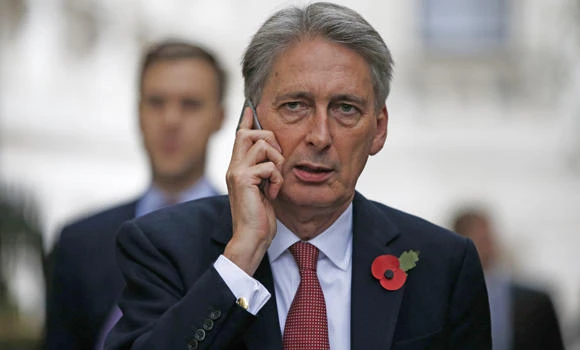 Russia, Cairo dismiss bomb fears as UK probes Sharm security