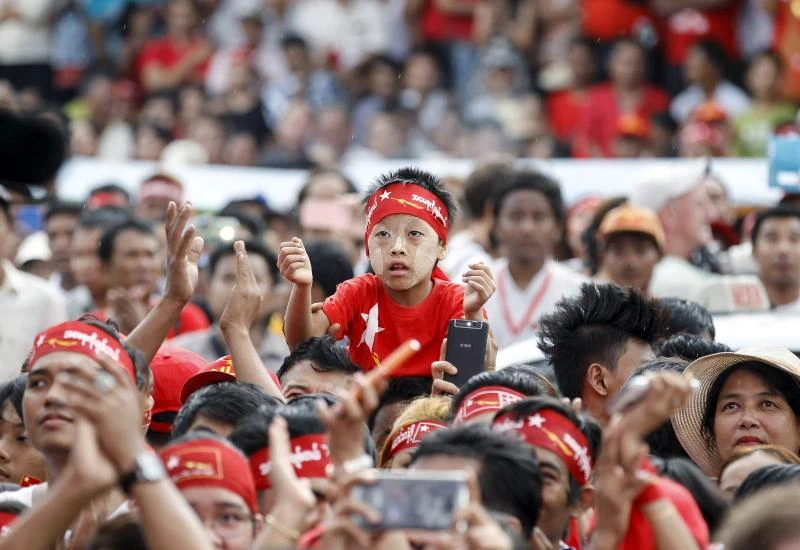 Myanmar ruling party concedes poll defeat as Suu Kyi heads for landslide