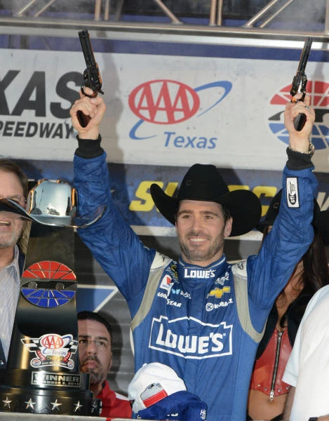 Johnson passes Keselowski late for 4th Texas fall win in row