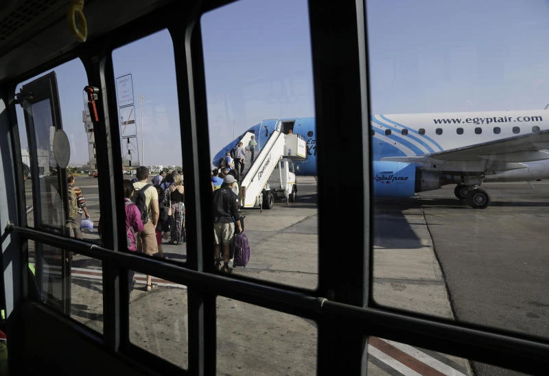 Thousands more tourists fly home after Egypt crash