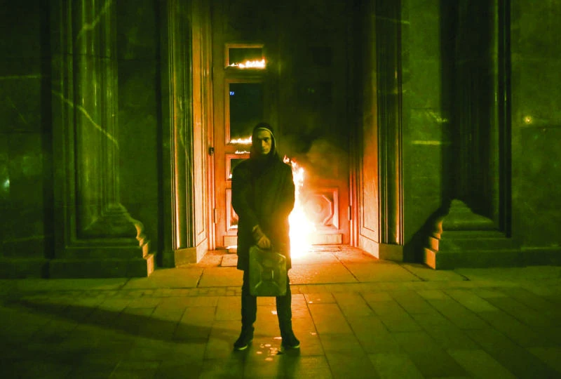 Russian artist detained for torching security service HQ door