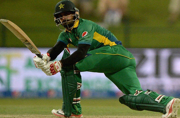 Hafeez ton helps Pakistan thump England