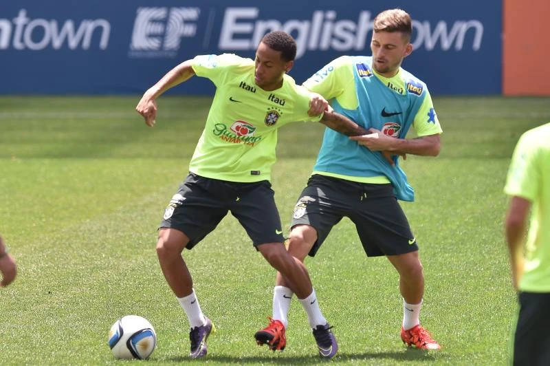 Neymar back for Brazil against injury-hit Argentina
