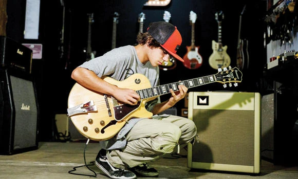 Young guitarist wins fans, benefactors
