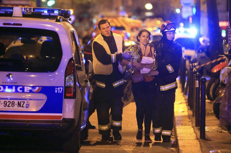 Obama leads chorus of world outrage over Paris attacks