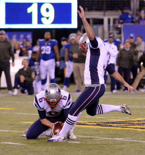 Patriots edge Giants on last-second long field goal