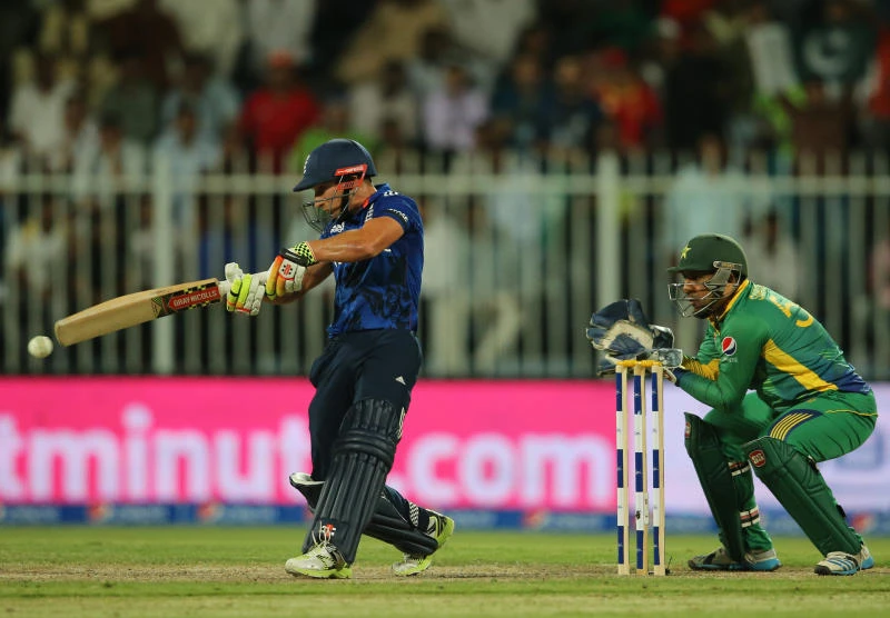 Taylor steers England to 2-1 series lead over Pakistan