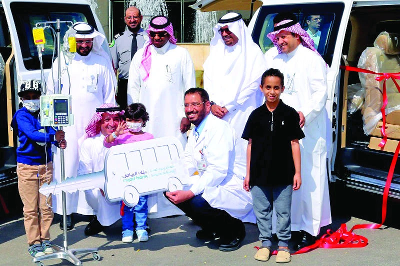 Riyad Bank donates two buses equipped with lifts for children with special needs