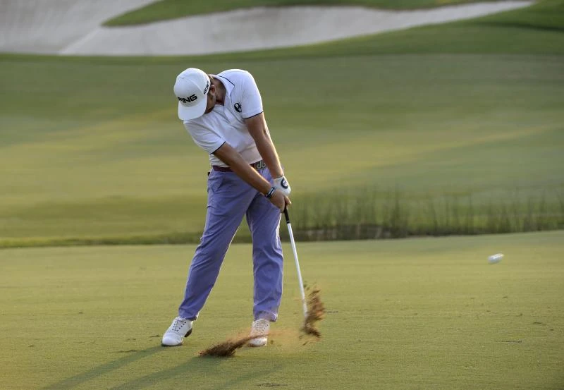 Flawless Sullivan seizes Dubai lead; McIlroy four adrift