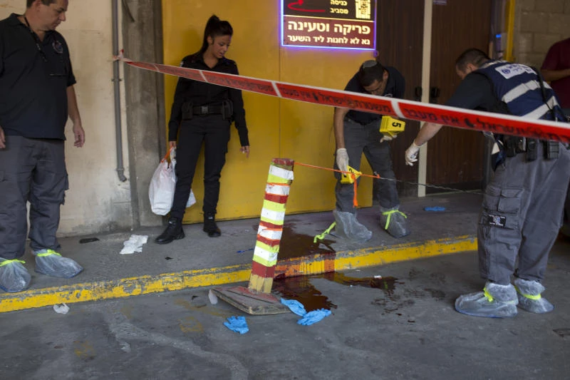 Israelis, Palestinians bury dead after surge in violence