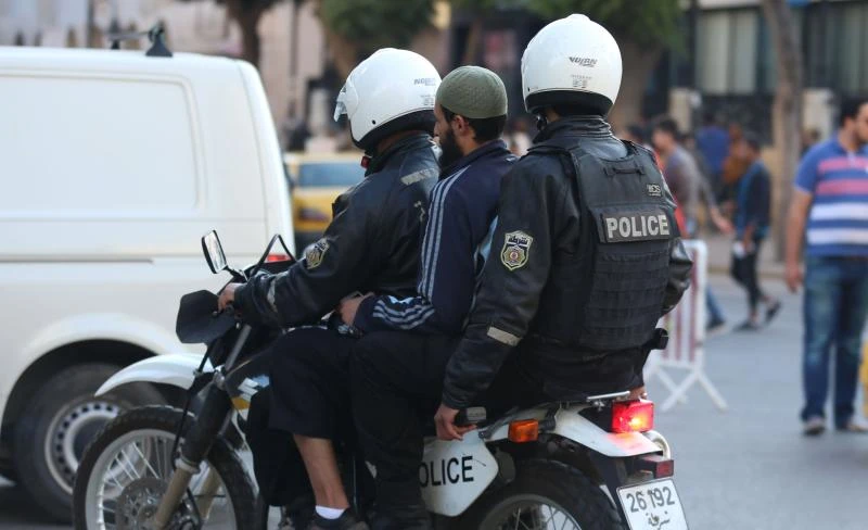Bomb attack on Tunisia presidential guard bus kills 14