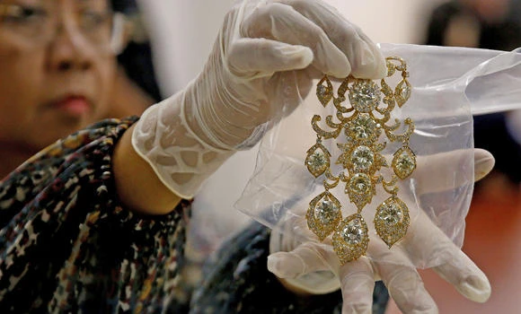 Marcos jewelry being appraised ahead of possible auction
