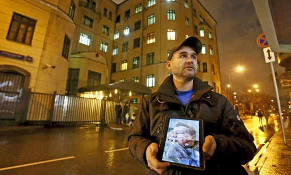Rebels kill Russian pilot, down chopper in Syria