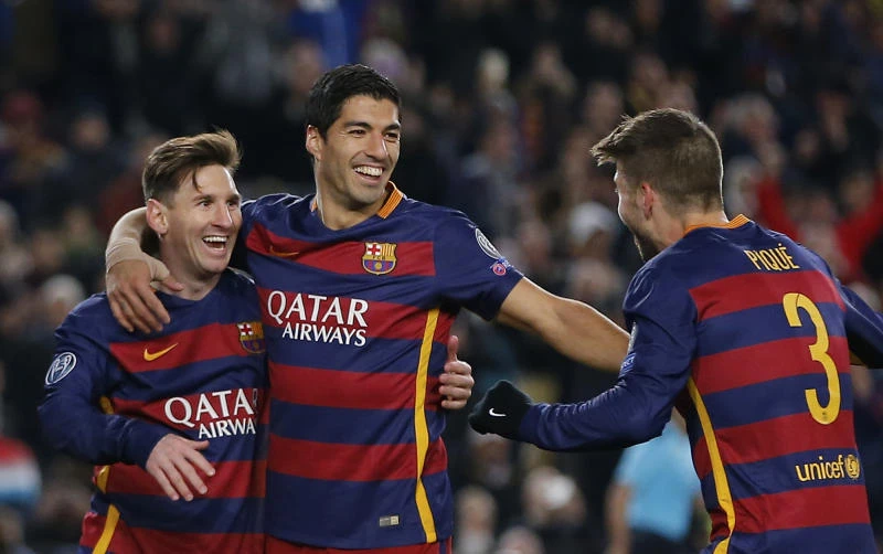 Brilliant Barcelona, Bayern through to last 16
