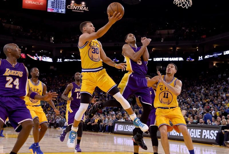 Sweet 16-0: Warriors crush Lakers for record best start