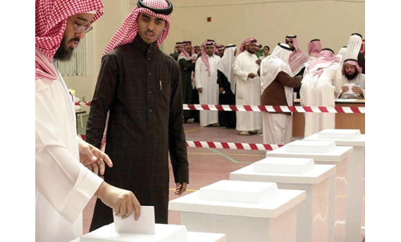 Snapping pictures inside polling booth to void vote