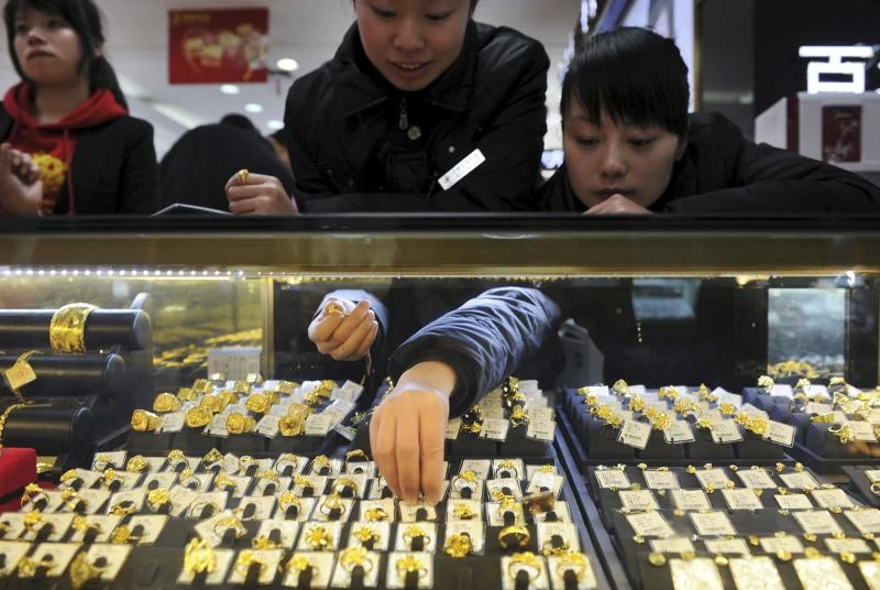 Gold price slips to near 6-year low, set for 6th straight weekly drop