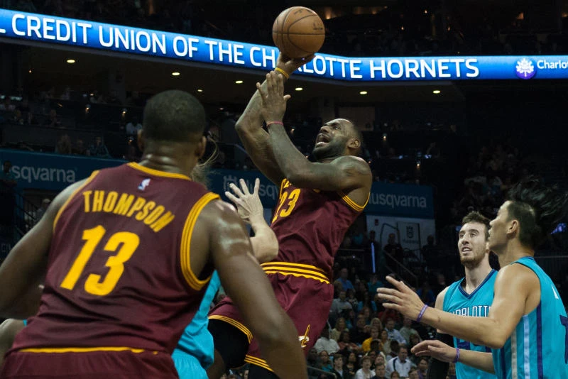 James leads Cavs to 95-90 victory over Hornets
