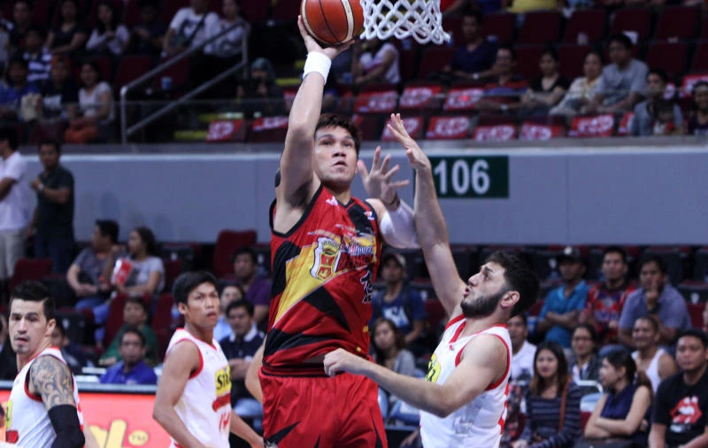 Fajardo, Santos spark San Mig win over Star