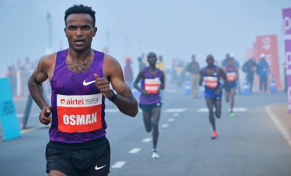 Runners overcome smog in 'world’s most polluted city'