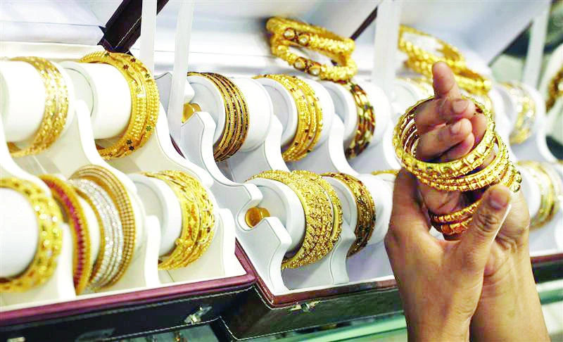 Gold price down 7% in November