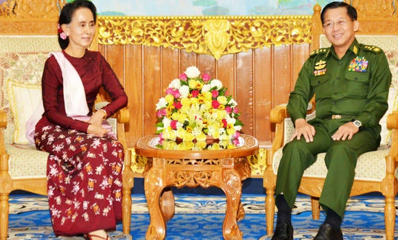 Suu Kyi holds crucial talks with Myanmar president, army chief