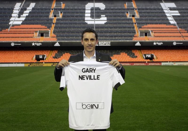 Neville to cast eye over Valencia against on-fire Barca