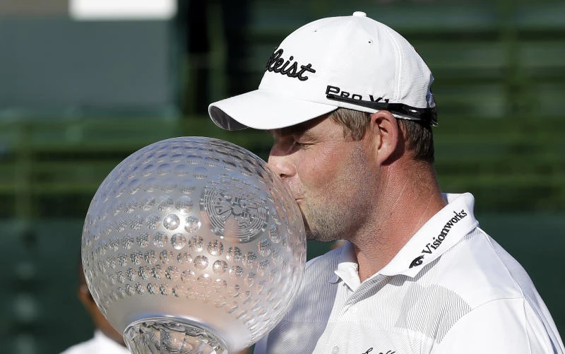 Leishman reigns in Sun City Golf Challenge