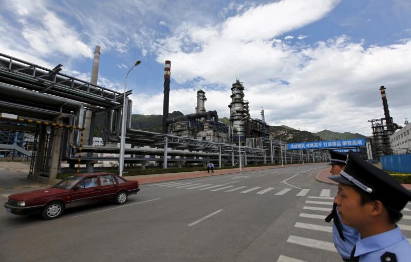 Brent oil falls under $40 for first time since 2009