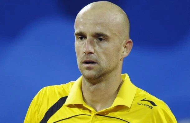 Federer splits with Edberg, hires Ljubicic