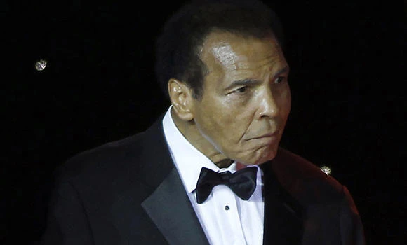 Boxing great Ali slams Trump over 'ban Muslims' call