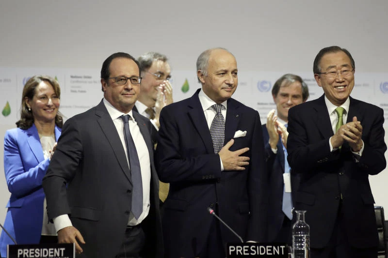 Cheers as French hosts release proposed UN climate-rescue pact